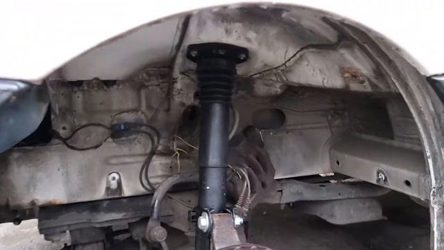 Mercedes Benz Sprinter/ VW Crafter Stoßdämpfer vorne tauschen смотреть онлайн