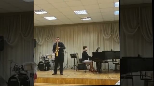 Sax-teacher & pupil смотреть онлайн