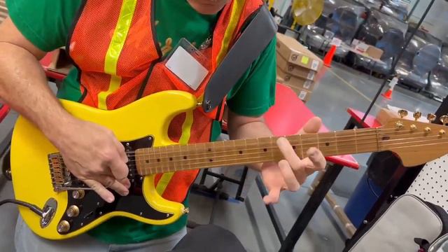Stock Fender Tremolo Divebomber Stays In Perfect Tune смотреть онлайн