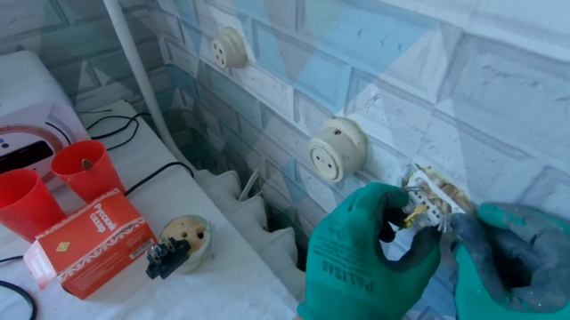 КАК ЗАМЕНИТЬ РОЗЕТКУ НАКЛАДНУЮ СВОИМИ РУКАМИ / CCCР смотреть онлайн