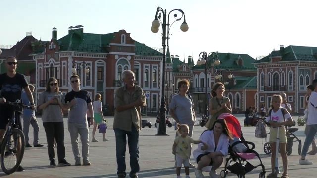 "РОЗА-РОЗМАРИ". МАРИЙСКАЯ ПЕСНЯ. ЙОШКАР-ОЛА. В СВОЙ ДЕНЬ РОЖДЕНИЯ ПОЕТ АЛЕКСАНДР РЕЧКИН. смотреть онлайн