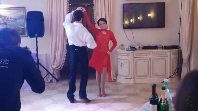 необычный, страстный и красивый свадебный танец (бачата+танго) смотреть онлайн