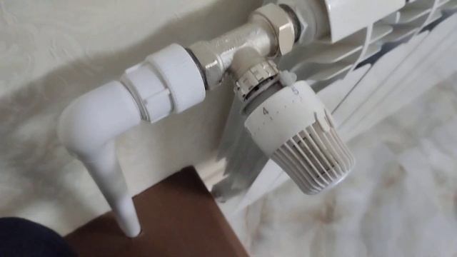 Почему не прогревается радиатор отопления полностью с термоголовкой. смотреть онлайн