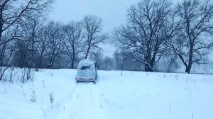 Snow Test-Drive Daihatsu HiJET CARGO 4WD in the Russian Winter Forest