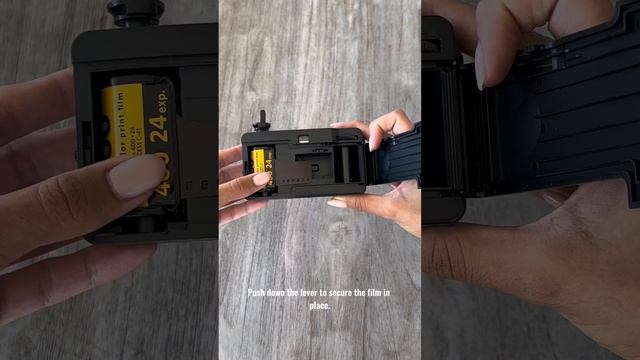 How to load the 35mm Co Reloader Camera смотреть онлайн