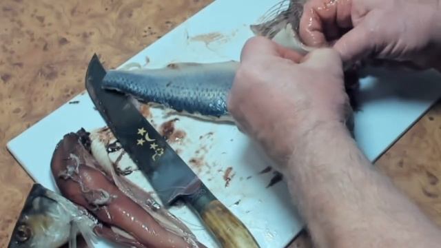 Как идеально почистить и разделать селедку на филе, самый простой способ смотреть онлайн