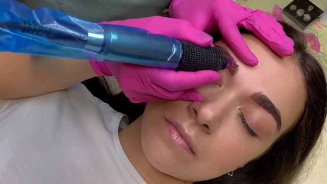 Положение рук при ПМ бровей смотреть онлайн