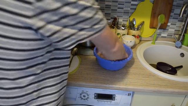 Как мешать фарш на котлеты? смотреть онлайн
