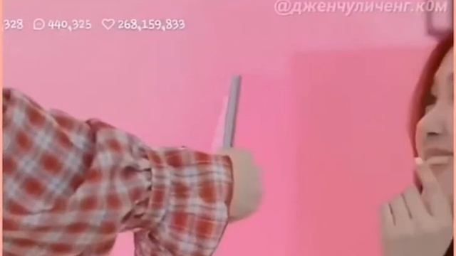 Дженни и Розе смущают друг друга (Blackpink)💔💔 смотреть онлайн