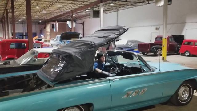 1963 Ford Thunderbird Convert top going up смотреть онлайн