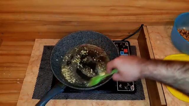 Креветки с чесноком в сливочно-соевом соусе.Бесподобно друзья... смотреть онлайн