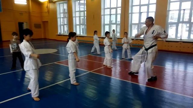 Кихон ката на 7 кю в Карате Кёкусинкай. Младшая группа. Начинающие