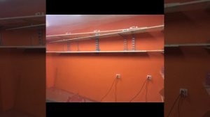 Полки в гараже под колёса и инструменты из кабельных стоек