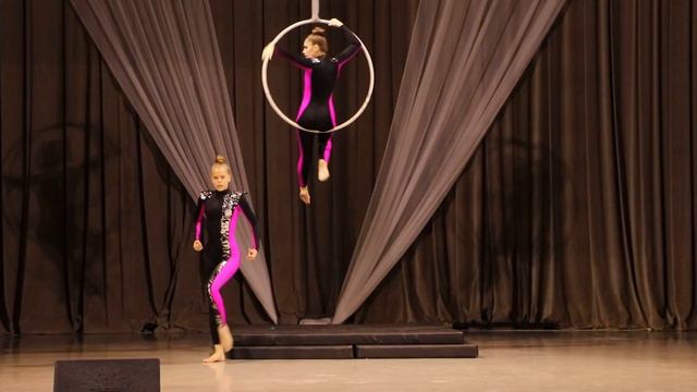 Circus studio "Firebird" - Violetta Ardelyan and Vera Tretyakova, duet смотреть онлайн