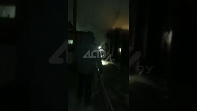 На Сахалине пожарные сломали ворота и потушили гараж, пока хозяева спали - 2 смотреть онлайн