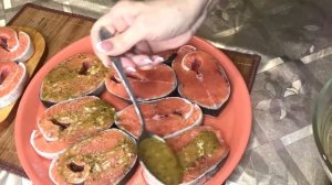 ЖАРЕНАЯ И СОЧНАЯ КЕТА С РУМЯНОЙ КОРОЧКОЙ. Жарим рыбу в маринаде!