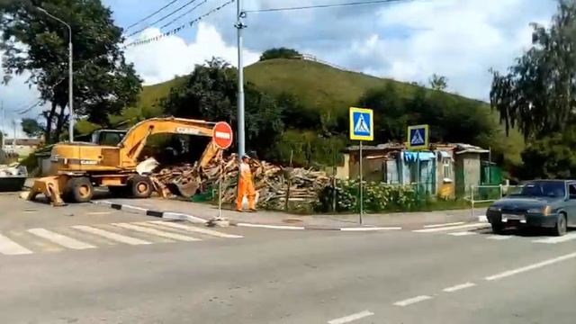 Серпухов. Снос дома под Соборкой 23-30.07.2019. Снимал каждый день из окна машины на телефон. смотреть онлайн