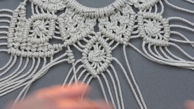 Round Macramé Wall Hanging Flower Pattern Tutorial смотреть онлайн