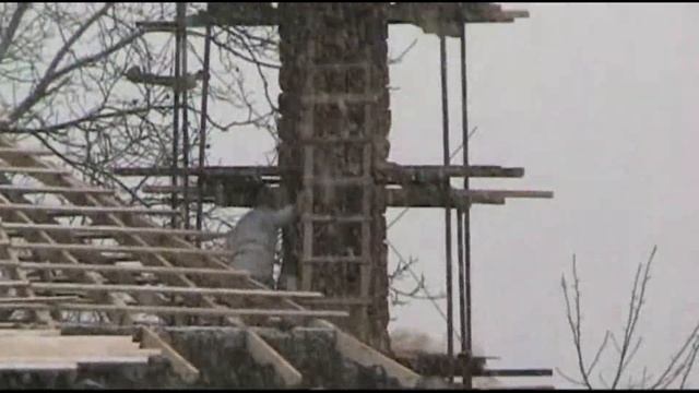 Камин в охотничьим домике . оформление стен декоративная штукатурка.из арт бетона. смотреть онлайн