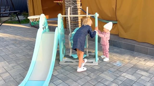 НИКА ИГРАЕТ, А СОФИЯ УЧИТСЯ. СОФУНЬЯ ШАЛУНЬЯ смотреть онлайн