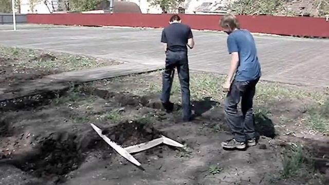 7 "А" класс готовят яму для прыжков. смотреть онлайн