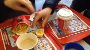 Как правильно есть картошку фри/ how to eat French fries