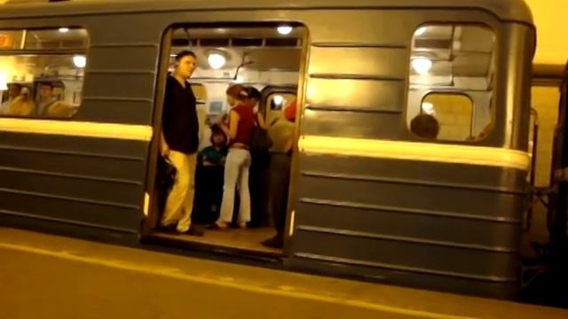 Станция метро "Площадь Ленина" смотреть онлайн