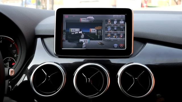 Mercedes-benz B200 CDI Korean Infotainment System installation(navigation) смотреть онлайн