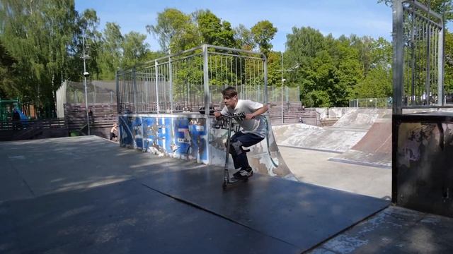 @moskalev_yan - трюки на самокате в скейтпарке Кузьминки смотреть онлайн