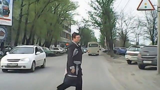 Тупой пешеход смотреть онлайн