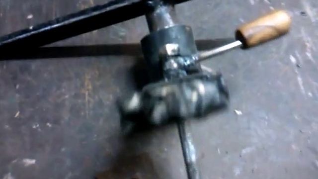 Механизм быстрой фиксации подручника токарного станка. смотреть онлайн