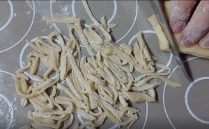 Суп с ДОМАШНЕЙ ЛАПШОЙ на обед! (по рецепту моей бабушки).