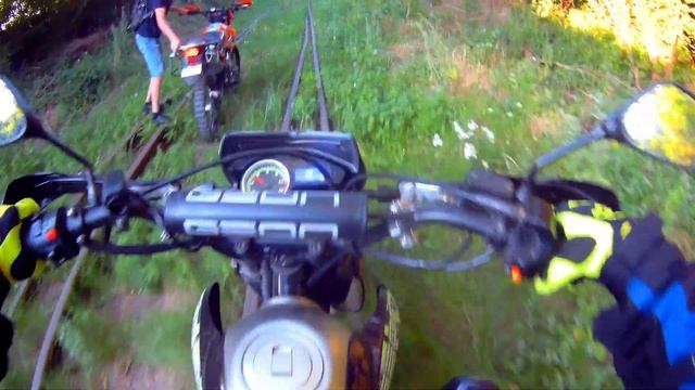 Один Geon хорошо, а два ещё лучше • Прыгаем по рельсам на Geon X-road 250 смотреть онлайн