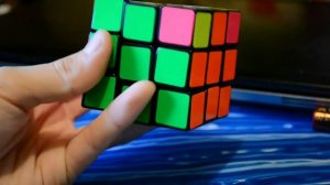 Как собрать Кубик-рубика одной рукой