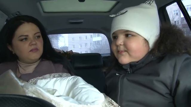 Выписка Сероба из роддома. Армянская уютная в кругу семьи по-домашнему встреча малыша дома. смотреть онлайн