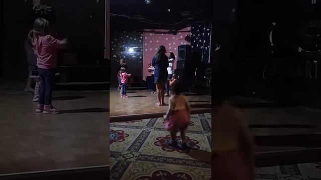 Арам-зам-зам. Яна вся в танцах. Египет, Хургада. 16.01.2018 смотреть онлайн