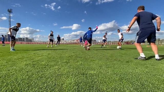 Команда провела тренировку в Москве смотреть онлайн