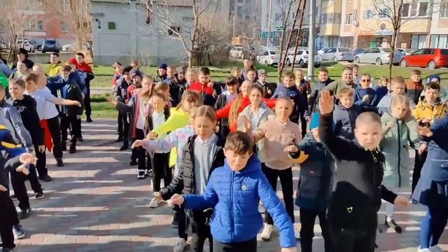 Школьная зарядка, апрель 2022. Школа 20 города Невинномысска смотреть онлайн