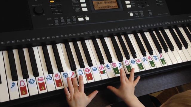 Упражнение "Ганон". Игра обеими ручками. Максиму 3 года 6 месяцев смотреть онлайн