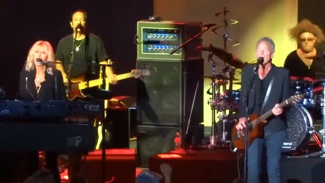 Lindsey Buckingham & Christine McVie | Hold Me (Fleetwood Mac) | live Greek LA, August 2, 2017 смотреть онлайн