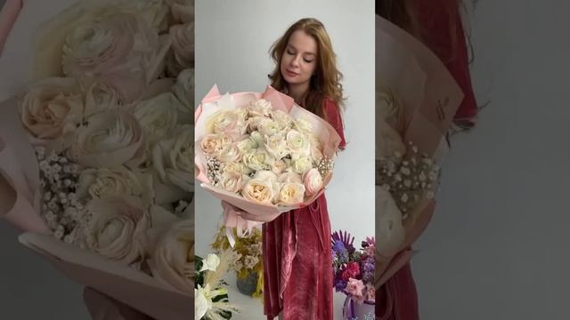 Большой букет с пионовидными розами "YOU" смотреть онлайн