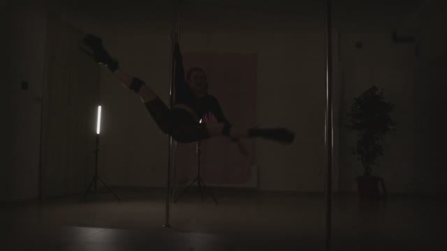 Гарик Погорелов - Голая - Exotic Pole dance - Связка для среднего уровня смотреть онлайн