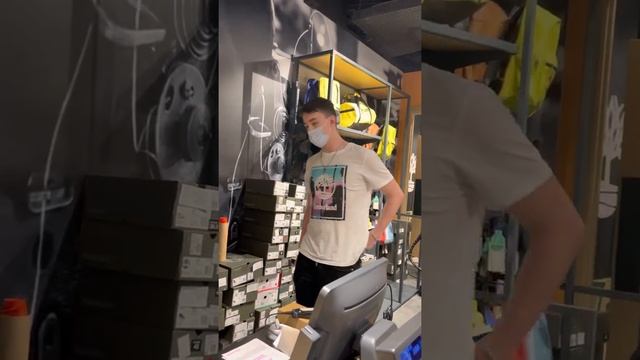 Timberland кидает покупателей смотреть онлайн