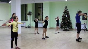 Танцы в «Магис Дети»: разминка возраст 7-12 лет