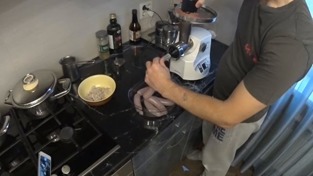 Готовим дичь - Колбаски заячьи смотреть онлайн