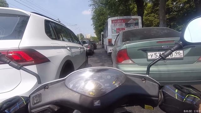 A moped ride around the city of Krasnodar (На мопеде по городу Краснодар) смотреть онлайн
