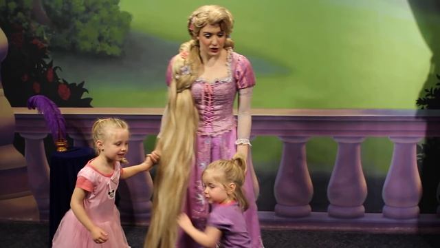 The girls meet Rapunzel смотреть онлайн