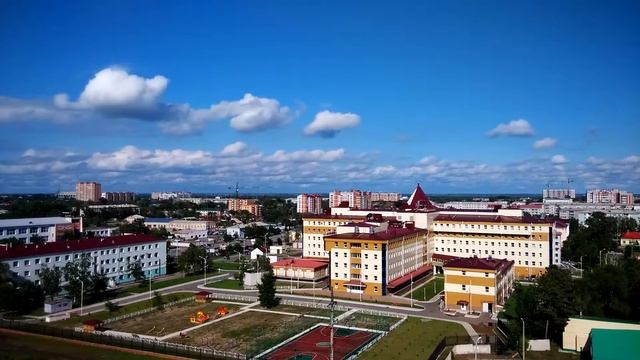 Детская областная больница. Таймлапс. Исчезающие облака смотреть онлайн