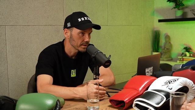 ULTIMATUM BOXING. Как выбрать боксёрские перчатки? PART 3 смотреть онлайн