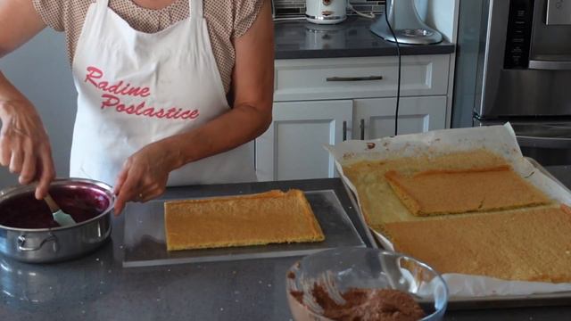 TORTA SA ŠLJIVAMA I NAMIRNICAMA KOJE OBOŽAVAMO смотреть онлайн